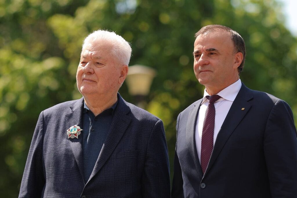 VIDEO// Schimb de replici acide între Voronin și Tarlev. Foștii aliați, acum adversari în plen: ”De la tractorist a ajuns în Comisia Juridică” 1 voronin tarlev