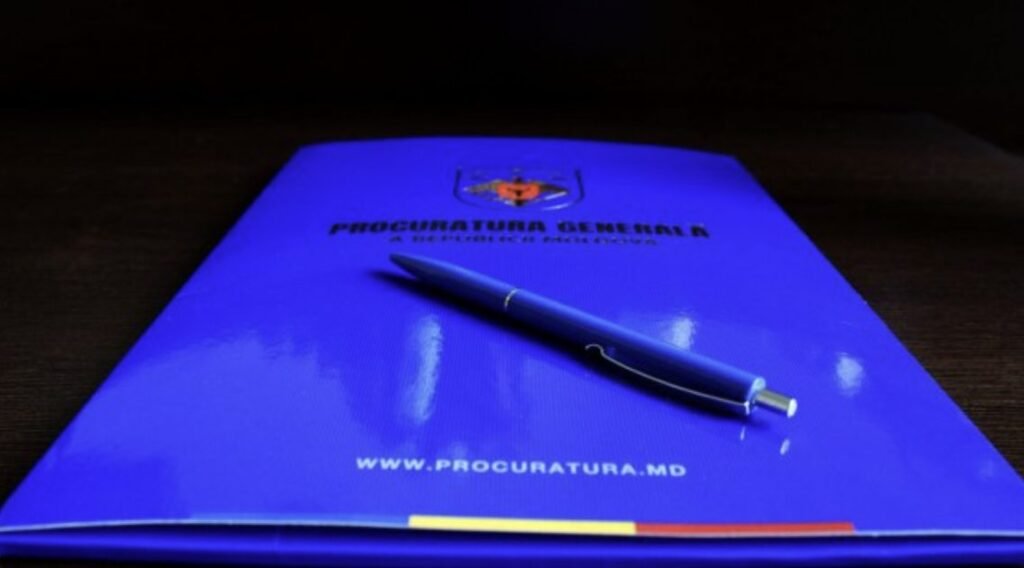 Șase ”enoriași”, trimiși în judecată după ce au agresat un preot și familia lui în lăcașul de cult 1 Șase ”enoriași”, trimiși în judecată după ce au agresat un preot și familia lui în lăcașul de cult