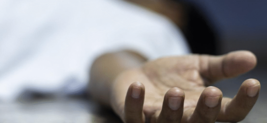 gasit mort intr un dulap