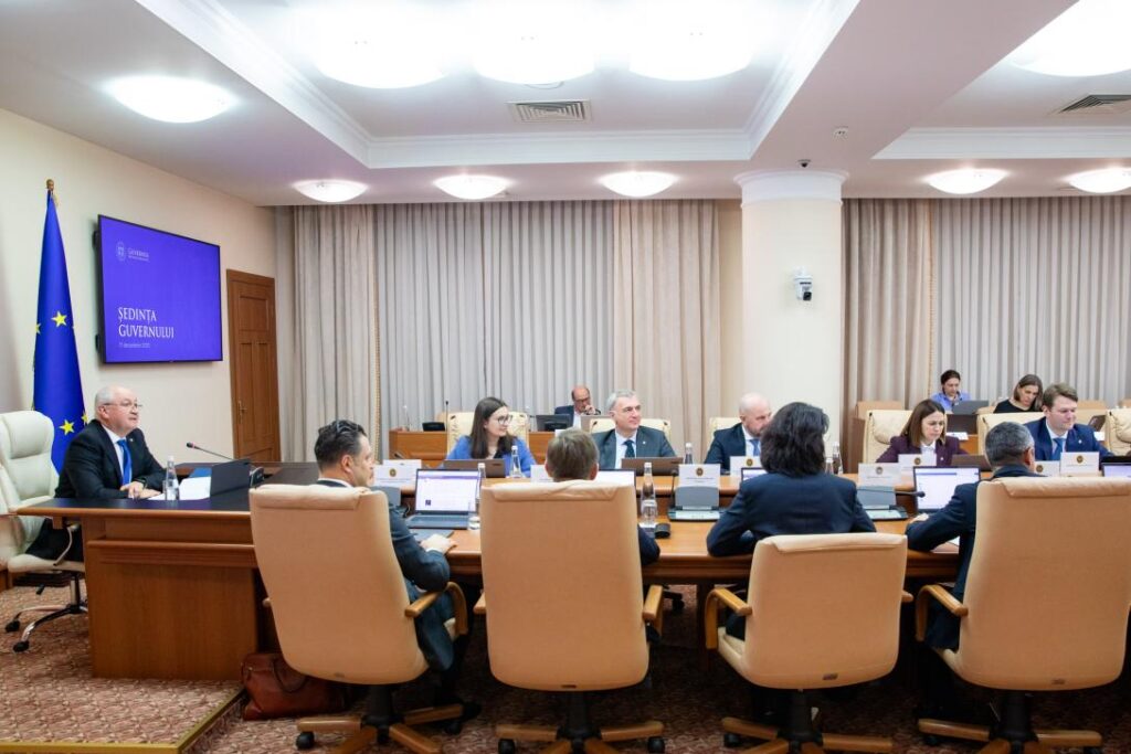 Cabinetul de miniștri a aprobat astăzi numirea în funcție a noului Secretar de stat al Ministerului Mediului 1 20251217 es29295