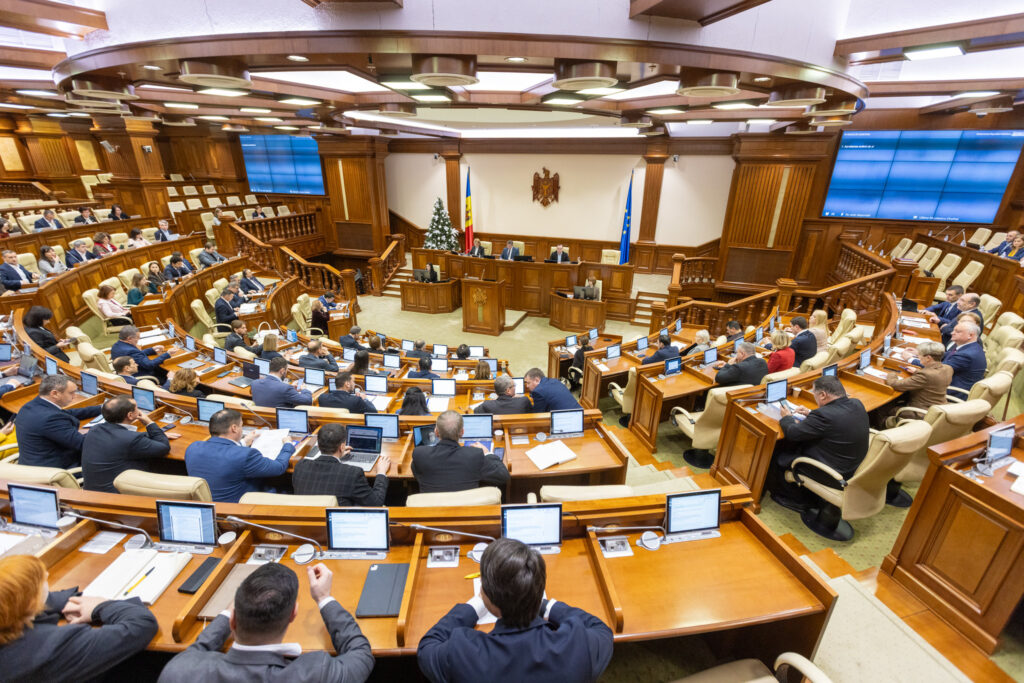 Deputații au adoptat noi reguli pentru controlul de stat în domeniul relațiilor de muncă și al securității în muncă 1 22