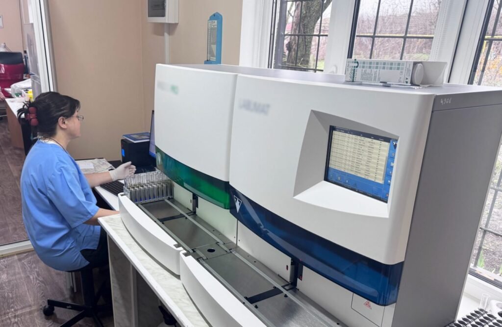 Laboratorul Centrului de Sănătate Căușeni, dotat cu echipament modern printr-un proiect finanțat de CNAM