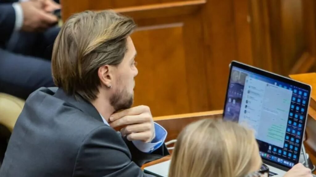 „KENȚII” din plen: cum se planifica „nistojeala” alcoolului în timp ce Parlamentul vota bugetul pe 2026