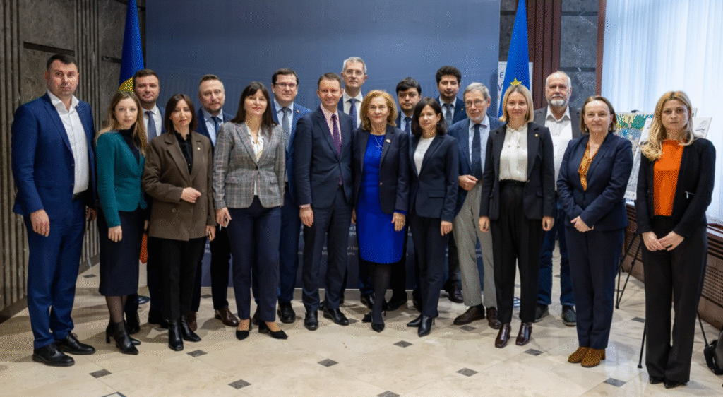 membrii comitetului parlamentar