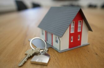 Încasările din impozitul pe chirii au crescut cu 27,3% în 2025. Peste 85 milioane lei colectați la bugetul de stat 3 white and red wooden house miniature on brown table