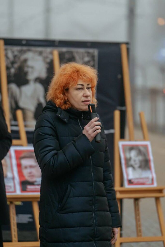 FOTO// Consilierii PAS și PSRM, acuzați de blocaj politic. MAN a expus „tabla de onoare” în fața Primăriei Chișinău 9 FOTO// Consilierii PAS și PSRM, acuzați de blocaj politic. MAN a expus „tabla de onoare” în fața Primăriei Chișinău