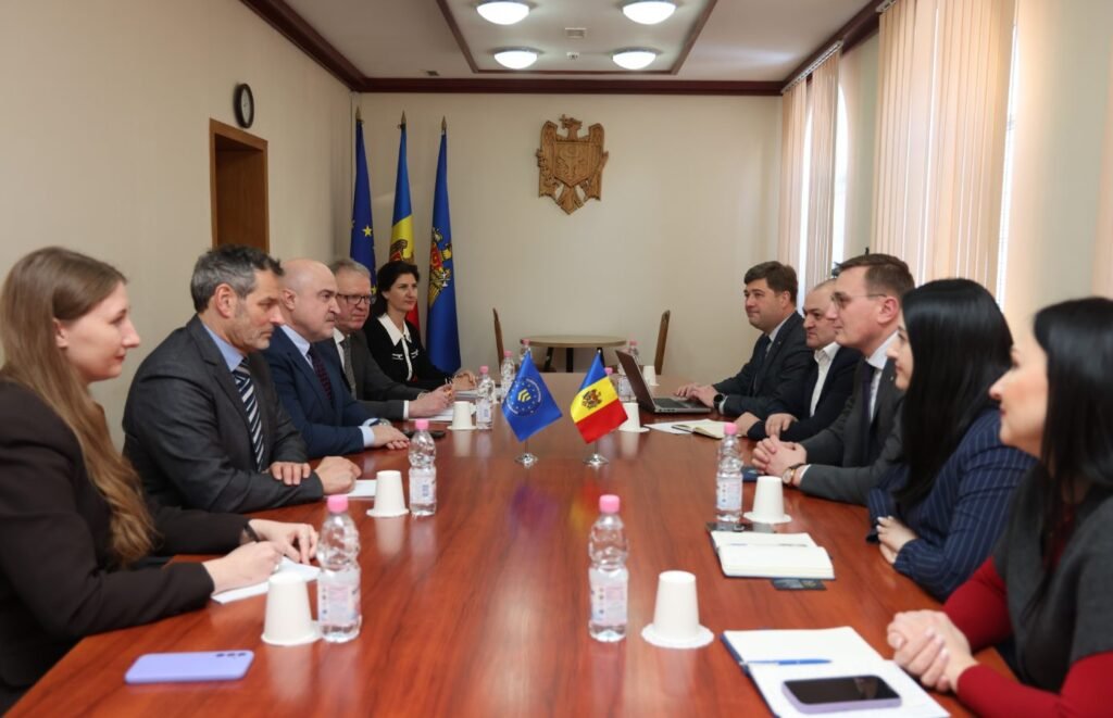 Conducerea Serviciului Vamal a avut o întrevedere cu reprezentanții Misiunii Uniunii Europene de consiliere pentru reforma sectorului de securitate civilă în Ucraina 1 Conducerea Serviciului Vamal a avut o întrevedere cu reprezentanții Misiunii Uniunii Europene de consiliere pentru reforma sectorului de securitate civilă în Ucraina