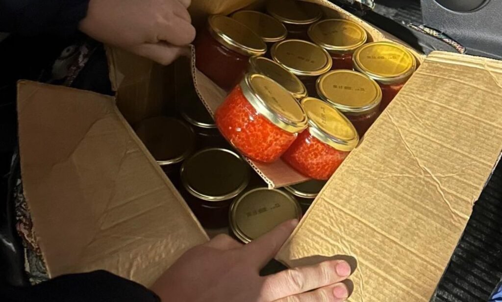Caviar nedeclarat descoperit la postul vamal Sculeni. Un bărbat de 47 de ani va fi cercetat 1 Caviar nedeclarat descoperit la postul vamal Sculeni. Un bărbat de 47 de ani va fi cercetat