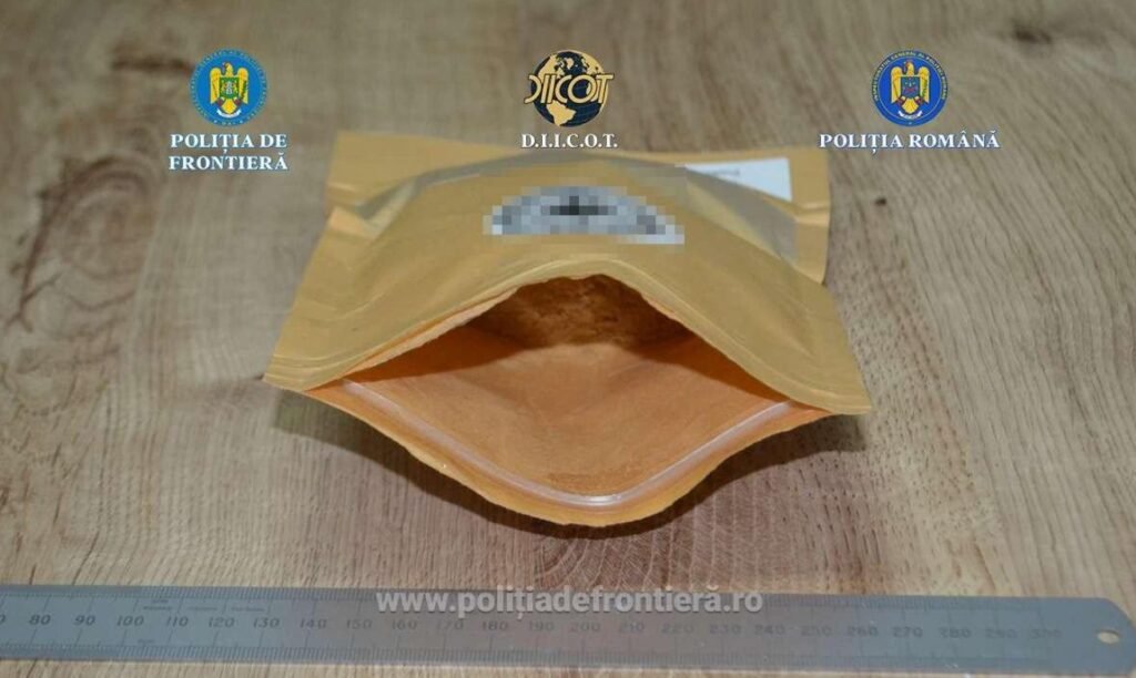 Un bărbat de 27 de ani din Moldova a fost arestat  pentru 30 de zile în România pentru import și export de droguri de risc