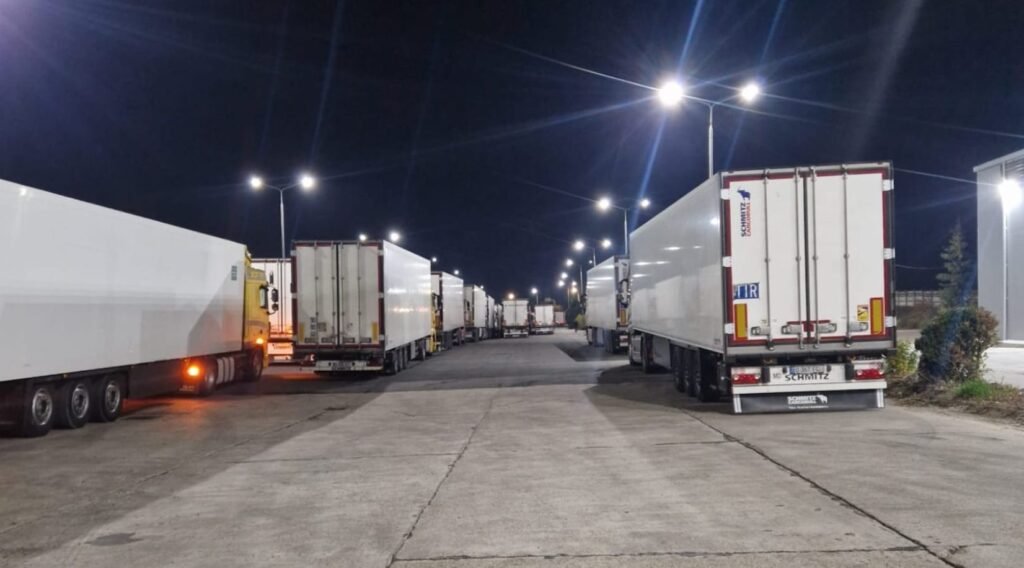 VIDEO// Un șofer de camion denunță condiții inumane la Vama Leușeni: ”De 24 ore stau în vamă și suntem tratați în ultimul hal”