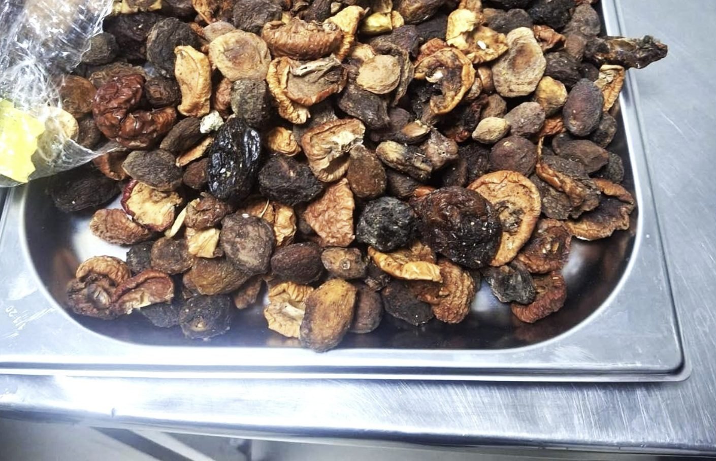 Peste 10 tone de fructe uscate de import returnate de ANSA la frontieră. Acestea prezentau urme de mucegai