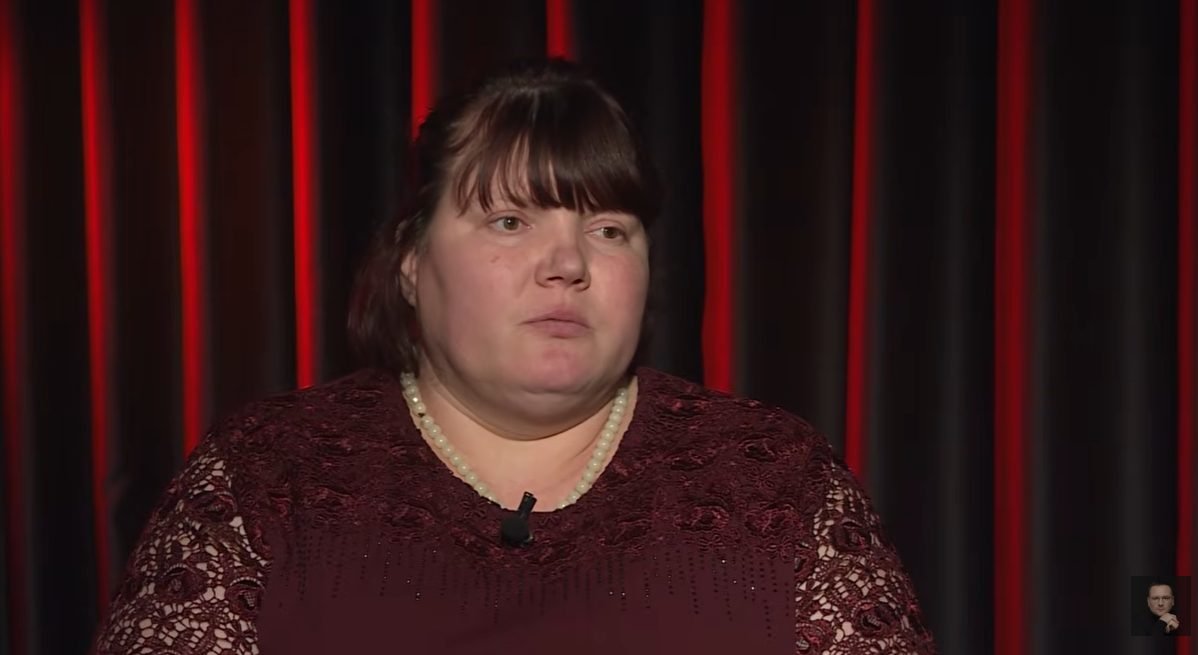 VIDEO// O femeie din Rezina a făcut dezvăluiri cutremurătoare într-un interviu: ”Am fost vândută pentru 100 de lei și o sticlă de tărie”