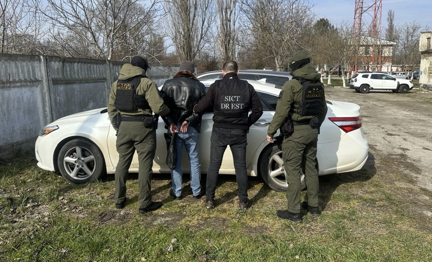 Rețea de migrație ilegală destructurată după un an de investigații. 11 persoane reținute într-o schemă de milioane