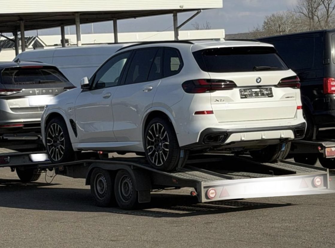 BMW X5 subevaluat la Vama Leușeni. Diferența de 30.000 euro a fost descoperită de funcționari, iar autoturismul a fost ridicat