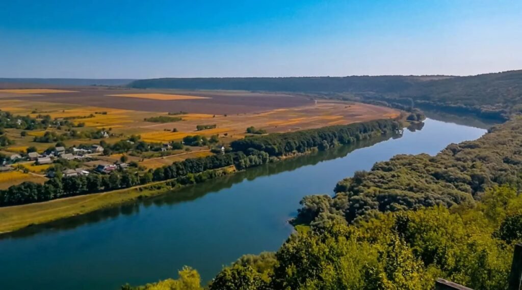 Posibilă poluare a râului Nistru: autoritățile monitorizează situația și recomandă populației să nu utilizeze apa din râu 1 Posibilă poluare a râului Nistru: autoritățile monitorizează situația și recomandă populației să nu utilizeze apa din râu