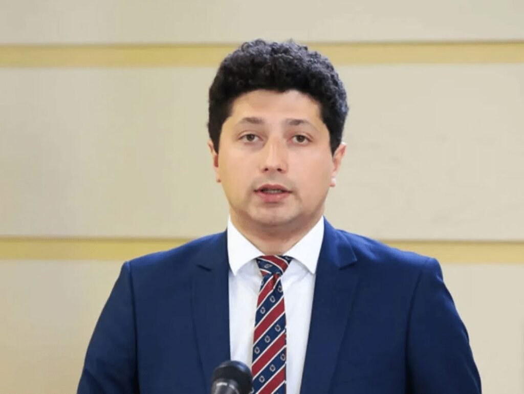 PAS apără amendamentul pentru Herman von Hebel. Radu Marian acuză opoziția că încearcă să blocheze reforma justiției 1 PAS apără amendamentul pentru Herman von Hebel. Radu Marian acuză opoziția că încearcă să blocheze reforma justiției
