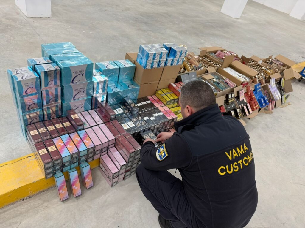 Lot comercial de parfumuri și produse cosmetice, depistat de Echipa Vamală Mobilă în Olănești 1 Lot comercial de parfumuri și produse cosmetice, depistat de Echipa Vamală Mobilă în Olănești