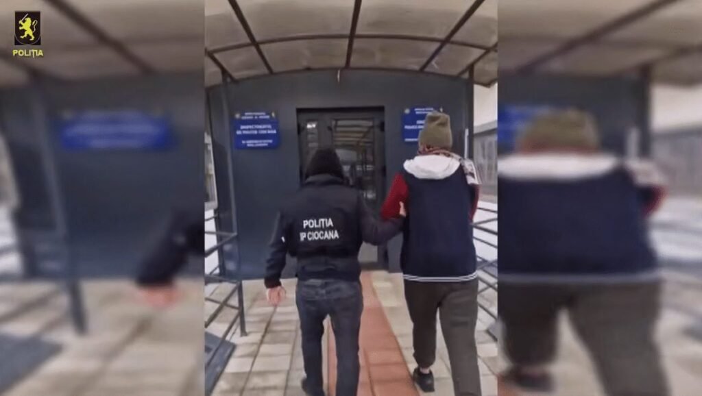Speluncă de droguri destructurată la Ciocana. Un bărbat de 32 ani și-a transformat locuința în „cuib” pentru consumatori 1 Speluncă de droguri destructurată la Ciocana. Un bărbat de 32 ani și-a transformat locuința în „cuib” pentru consumatori