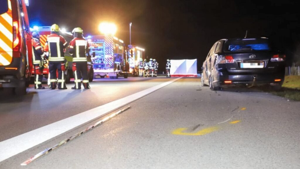 Un bărbat de 31 ani care își împingea mașina pe banda de urgență a unei autostrăzi din Germania a fost ucis de un TIR 1 Un bărbat de 31 ani care își împingea mașina pe banda de urgență a unei autostrăzi din Germania a fost ucis de un TIR
