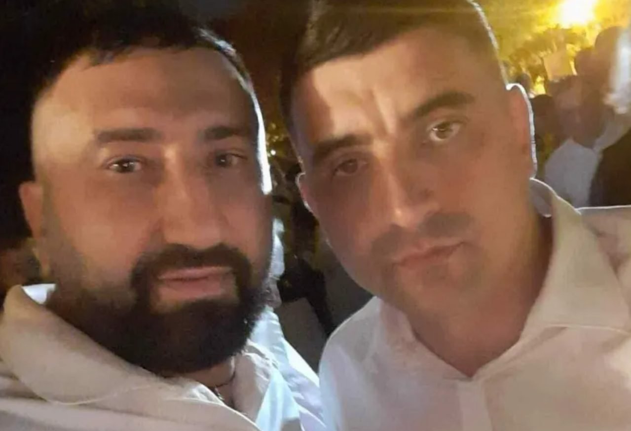 Un fost consilier AUR a fost săltat de mascați pentru a fi extrădat în Italia. Bărbatul este acuzat de tâlhărie