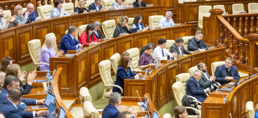 Parlamentul a votat: Companiile listate la bursă, obligate să asigure echilibrul de gen în conducere