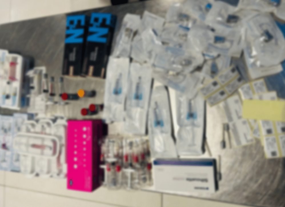 Tentative de contrabandă la Aeroportul Chișinău. Produse injectabile și „lingouri de aur” depistate de polițiștii de frontieră