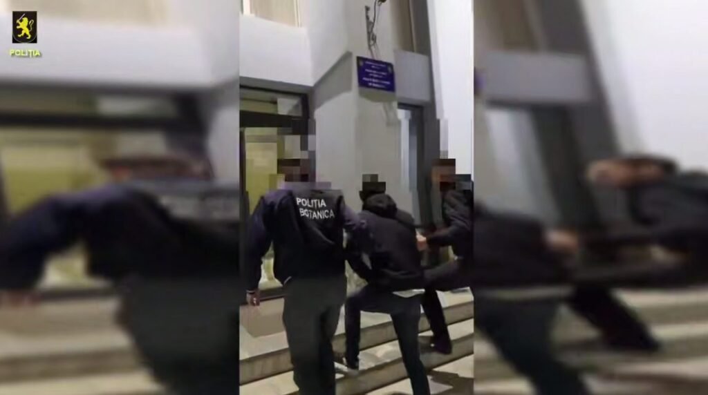 Doi ucraineni, reținuți la Chișinău și riscă 15 ani de pușcărie. Făceau parte dintr-un grup specializat în escrocherii telefonice