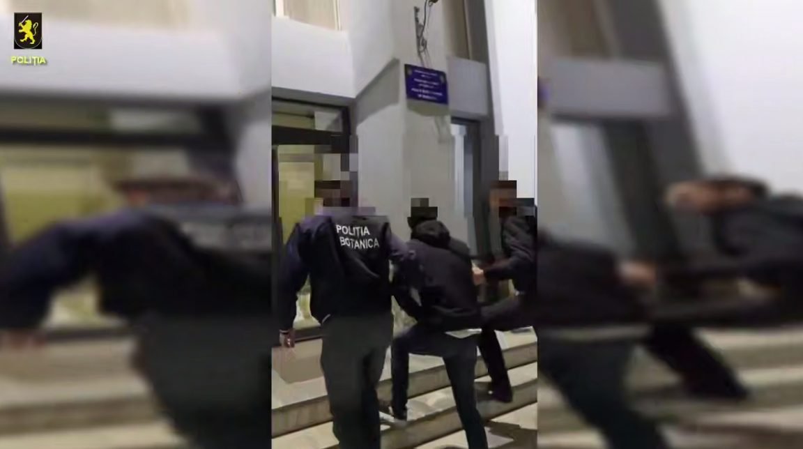 Doi ucraineni, reținuți la Chișinău și riscă 15 ani de pușcărie. Făceau parte dintr-un grup specializat în escrocherii telefonice