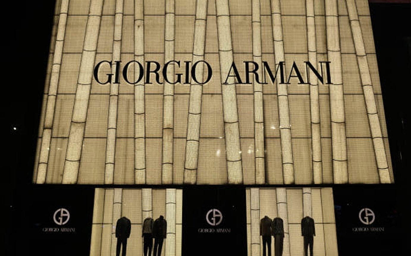 Casa de modă Giorgio Armani ar ceda 15% din acțiuni. Cine sunt investitorii indicați de regretatul fondator