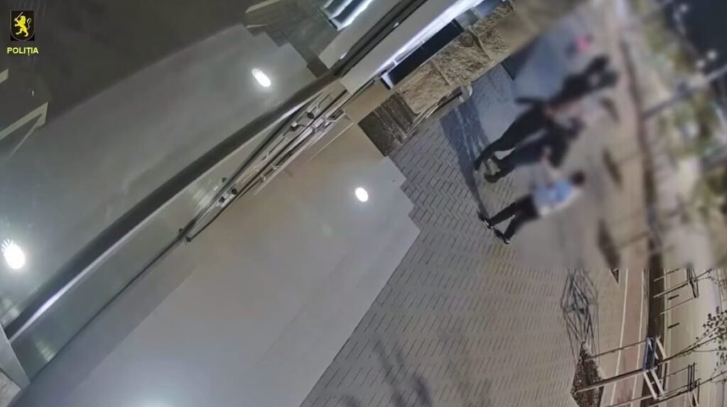 Doi tineri de 17 și 19 ani din Chișinău au fost reținuți pentru comiterea unui jaf și huliganism