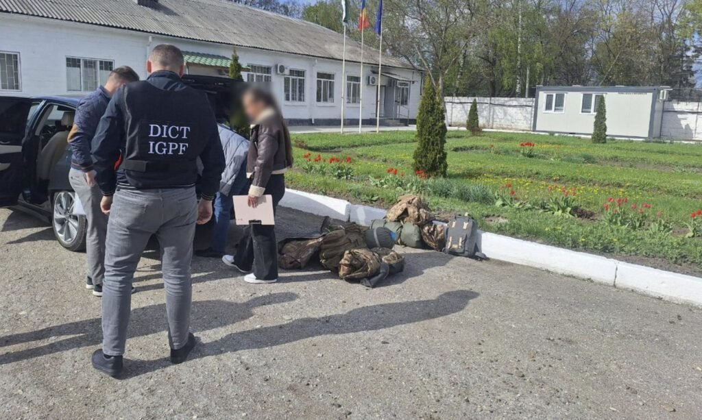 Rețea de migrație ilegală destructurată la Briceni. Al 18-lea membru, reținut de polițiștii de frontieră 1 Rețea de migrație ilegală destructurată la Briceni. Al 18-lea membru, reținut de polițiștii de frontieră