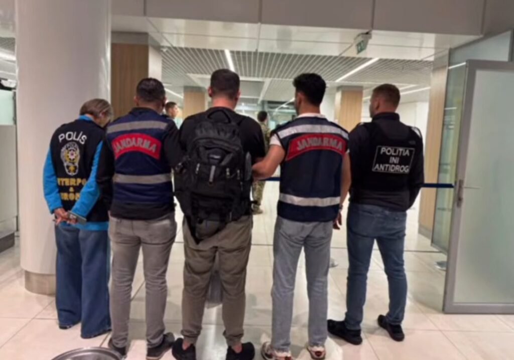 Lider al unei rețele de trafic de droguri, extrădat din Turcia și plasat în arest în Republica Moldova 1 Lider al unei rețele de trafic de droguri, extrădat din Turcia și plasat în arest în Republica Moldova