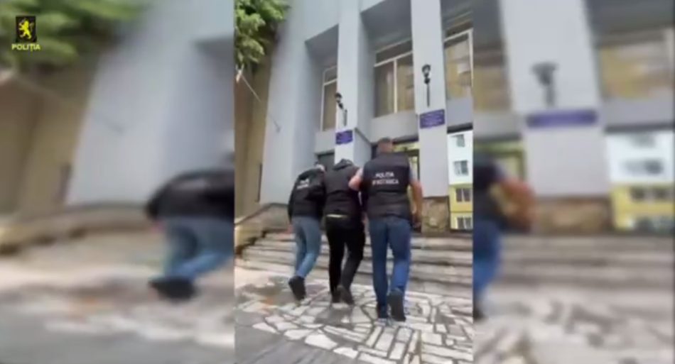 Doi tineri de 25 și 26 ani au fost reținuți pentru implicarea în două episoade de escrocherie. Ar fi prejudiciat victimele cu peste 600 000 lei 6 captura de ecran 2026 05 26 114606