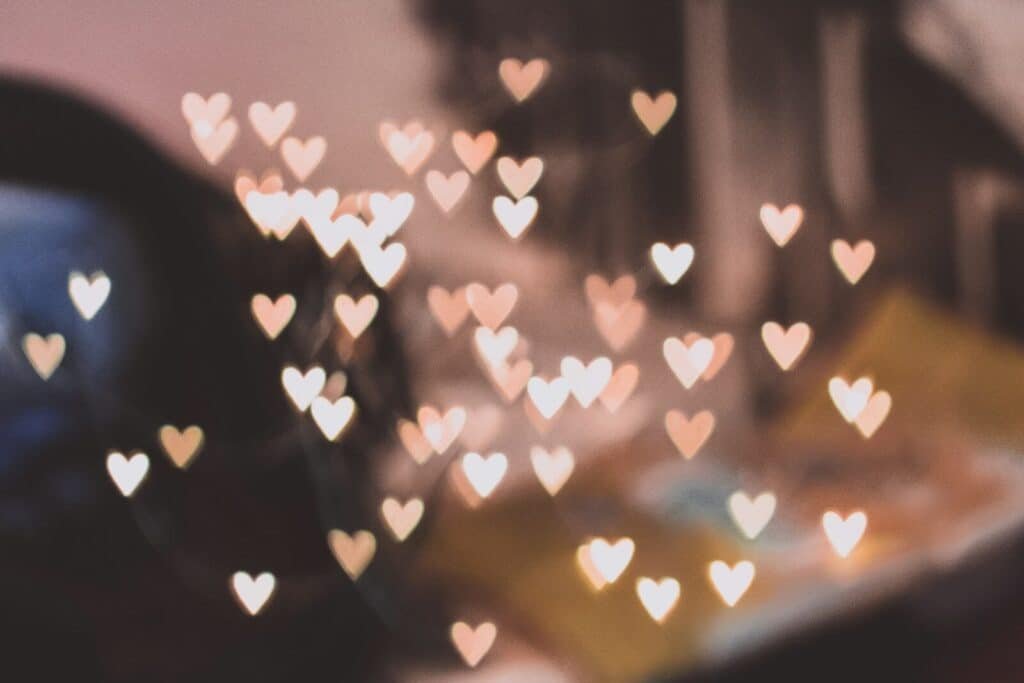 De ce când ne îndrăgostim simţim „fluturi în stomac” 1 pink heart lights decors