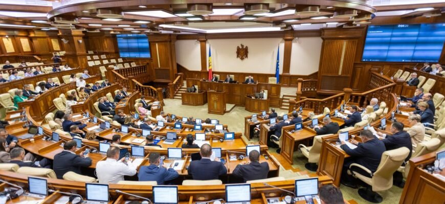 Indemnizațiile de maternitate și paternală au fost incluse în stagiul de cotizare. Proiectul a fost votat în a doua lectură