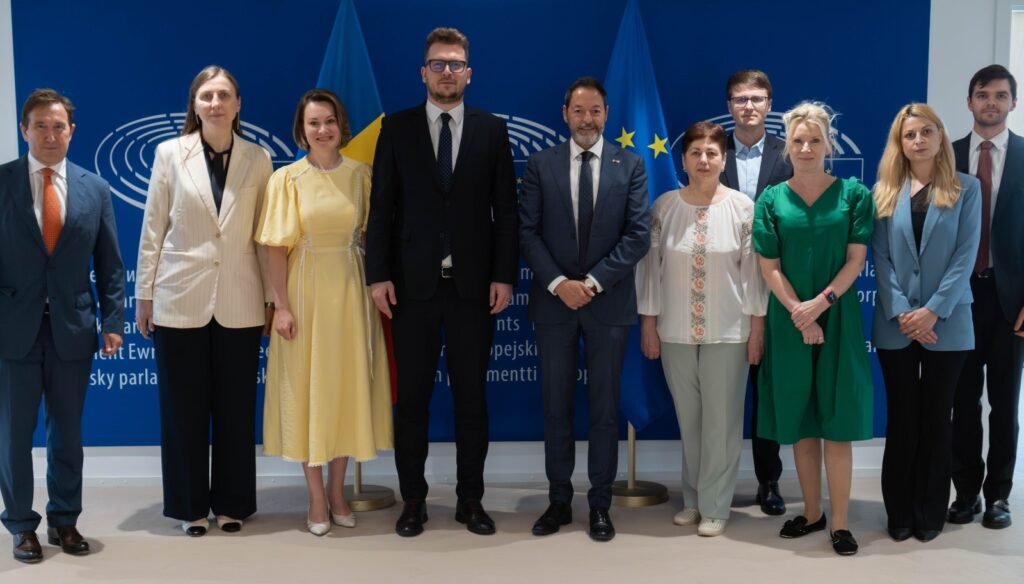 Conducerea Secretariatului Parlamentului, în vizită la Bruxelles pentru consolidarea cooperării cu Parlamentul European 1 Conducerea Secretariatului Parlamentului, în vizită la Bruxelles pentru consolidarea cooperării cu Parlamentul European