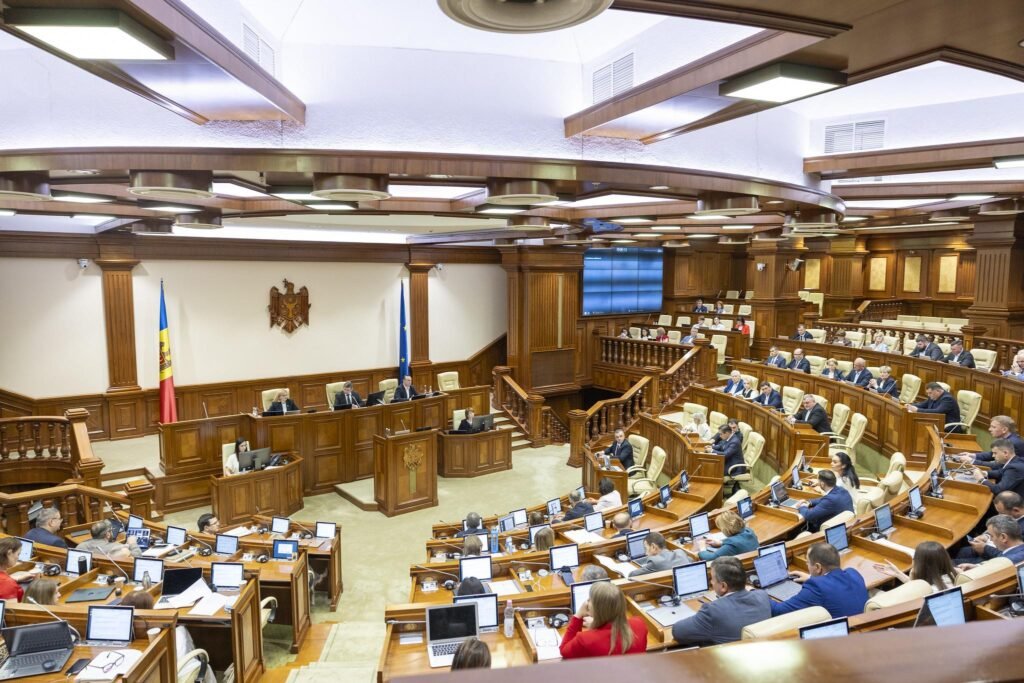 Indemnizația de maternitate pentru femeile necăsătorite și neasigurate va putea fi calculată din venitul asigurat al tatălui copilului 1 Indemnizația de maternitate pentru femeile necăsătorite și neasigurate va putea fi calculată din venitul asigurat al tatălui copilului