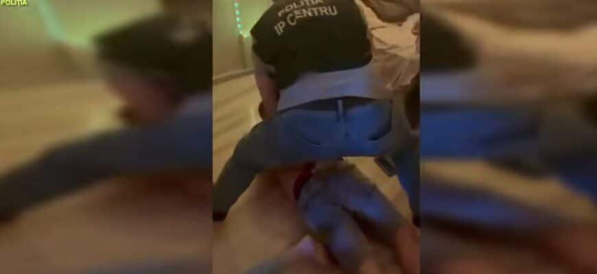 Trei tineri implicați într-o rețea de trafic de droguri și distribuție de hașiș, marijuana și PVP, au fost reținuți