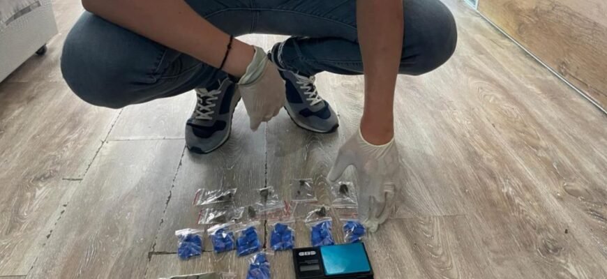 Un tânăr de 18 ani din Chișinău a fost reținut pentru trafic de droguri prin Telegram. Riscă până la 15 ani de pușcărie