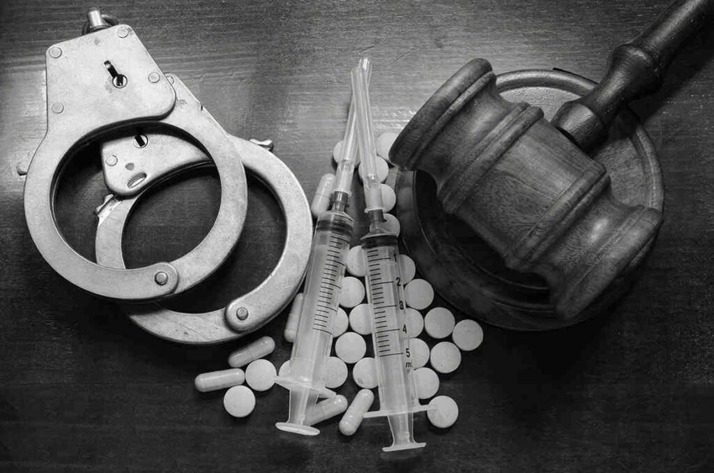 Femeie de 39 de ani, suspectată că a condus un grup infracțional de trafic de droguri în Cahul și Cantemir. Cinci persoane au fost reținute 1 Femeie de 39 de ani, suspectată că a condus un grup infracțional de trafic de droguri în Cahul și Cantemir. Cinci persoane au fost reținute