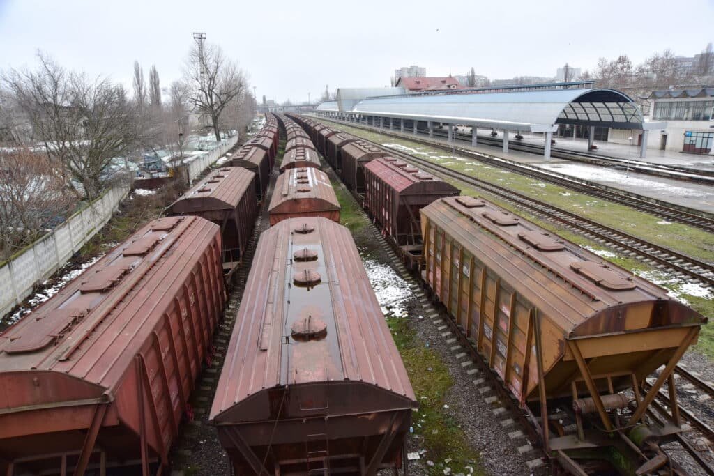 Avocatul Poporului s-a autosesizat în cazul muncitorilor din Bangladesh și Nepal cazați în vagoane de tren 1 Avocatul Poporului s-a autosesizat în cazul muncitorilor din Bangladesh și Nepal cazați în vagoane de tren