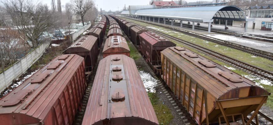 Avocatul Poporului s-a autosesizat în cazul muncitorilor din Bangladesh și Nepal cazați în vagoane de tren