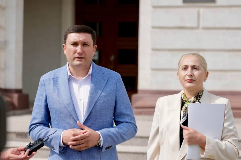 Deputații PSRM au sesizat Procuratura Generală privind verificarea legalității administrării căminelor fostei Universități Agrare 1 Deputații PSRM au sesizat Procuratura Generală privind verificarea legalității administrării căminelor fostei Universități Agrare