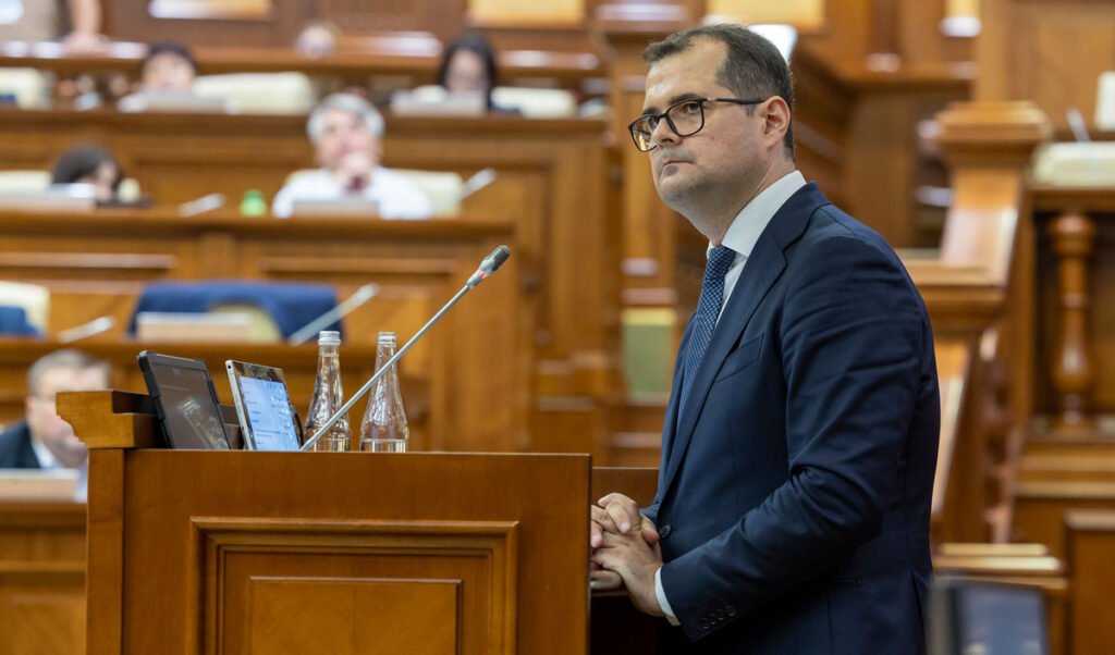 Guvernul condus de Vasile Tofan a primit votul Parlamentului de la Chișinău. Integrarea în UE și relansarea economiei, principalele obiective 1 Guvernul condus de Vasile Tofan a primit votul Parlamentului de la Chișinău. Integrarea în UE și relansarea economiei, principalele obiective