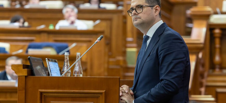 Guvernul condus de Vasile Tofan a primit votul Parlamentului de la Chișinău. Integrarea în UE și relansarea economiei, principalele obiective