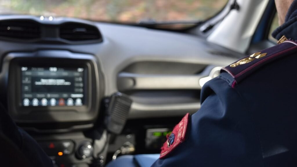 Un moldovean a fost salvat de moarte în Italia. Polițiștii au dat buzna în garajul în care bărbatul încerca să se stranguleze 1 Un moldovean a fost salvat de moarte în Italia. Polițiștii au dat buzna în garajul în care bărbatul încerca să se stranguleze