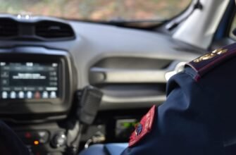 Un moldovean a fost salvat de moarte în Italia. Polițiștii au dat buzna în garajul în care bărbatul încerca să se stranguleze 2 Un moldovean a fost salvat de moarte în Italia. Polițiștii au dat buzna în garajul în care bărbatul încerca să se stranguleze