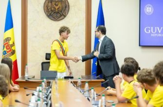 Vasile Tofan îi îndeamnă pe tinerii din diaspora să păstreze legătura cu Republica Moldova: ”Este normal să fii italian, spaniol sau portughez și, în același timp, să rămâi moldovean” 2 Vasile Tofan îi îndeamnă pe tinerii din diaspora să păstreze legătura cu Republica Moldova: ”Este normal să fii italian, spaniol sau portughez și, în același timp, să rămâi moldovean”