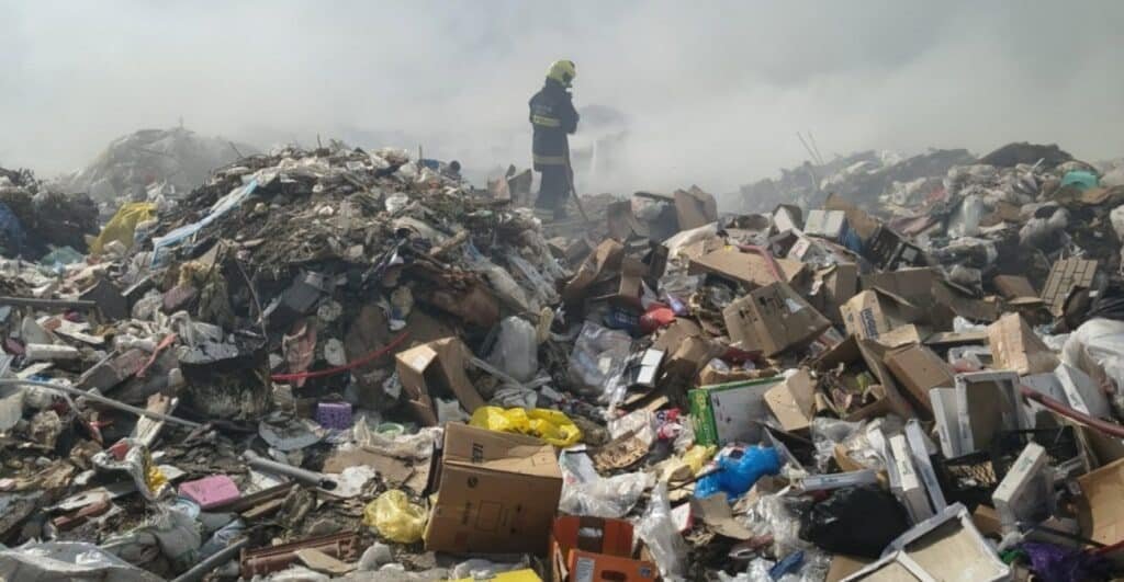 Pompierii au anunțat lichidarea incendiului izbucnit la gunoiștea orășenească din municipiul Orhei