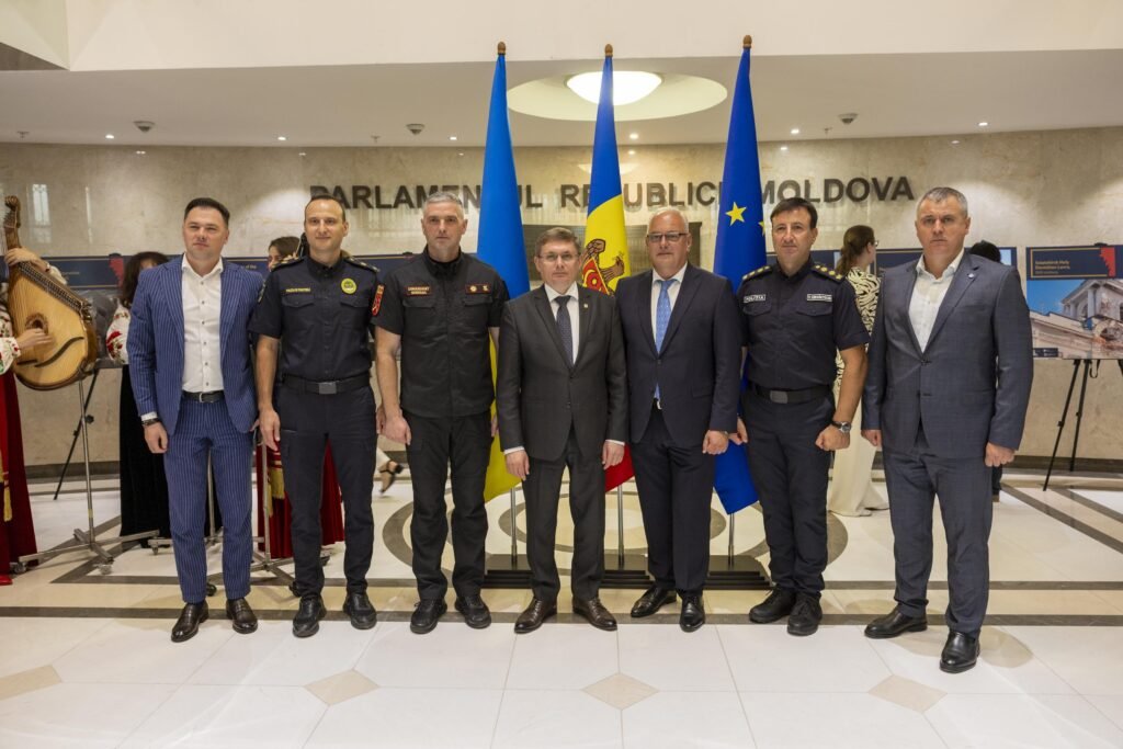 Patrimoniul spiritual ucrainean afectat de război, prezentat într-o expoziție la Parlament 1 Patrimoniul spiritual ucrainean afectat de război, prezentat într-o expoziție la Parlament